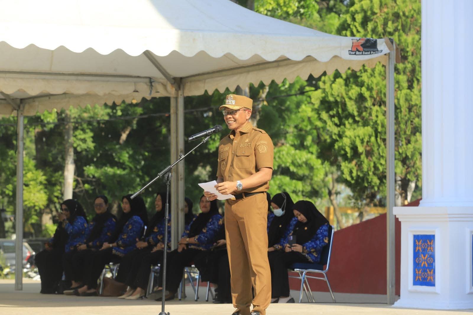 Bupati Yusran Serahkan SK Perpanjangan PPPK dan PPPK Paruh Waktu di Konawe